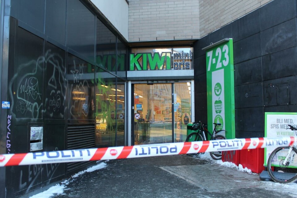 Det var her, på en Kiwi-butikke i Møllergata i Oslo sentrum, at russeren gikk til angrep på en kvinne og en mann 17. januar i år.