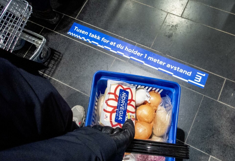 Folkehelseinstituttet har samlet et knippe smittevernråd slik at både kunder og handelsstanden kan gjennomføre julehandelen på en måte som ivaretar smittevernet. Foto: Gorm Kallestad, NTB