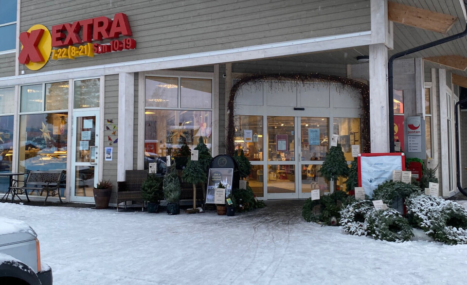 Overpakket: Inngangspartiet til selve Coop-butikken var etter butikktesternes mening noe overpakket med nonfood-varer.