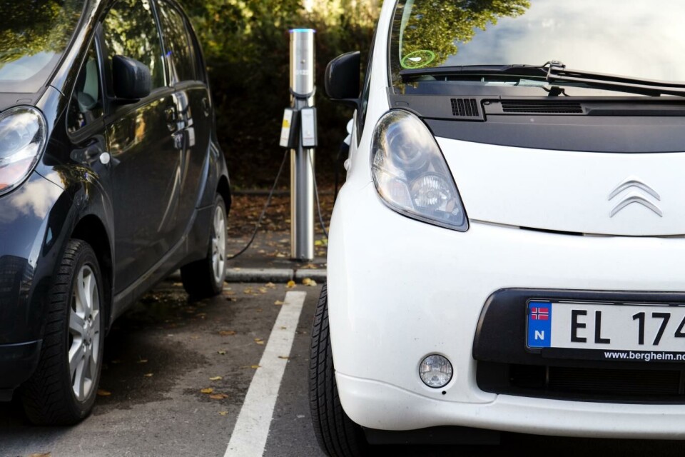 Skepsis til rekkevidden i norsk vintervær samt store avstander og få ladepunkter; gjør at det er få i distriktene som har elbil som førstevalg, viser en kartlegging av Adresseavisen. Foto: Erlend Aas, NTB