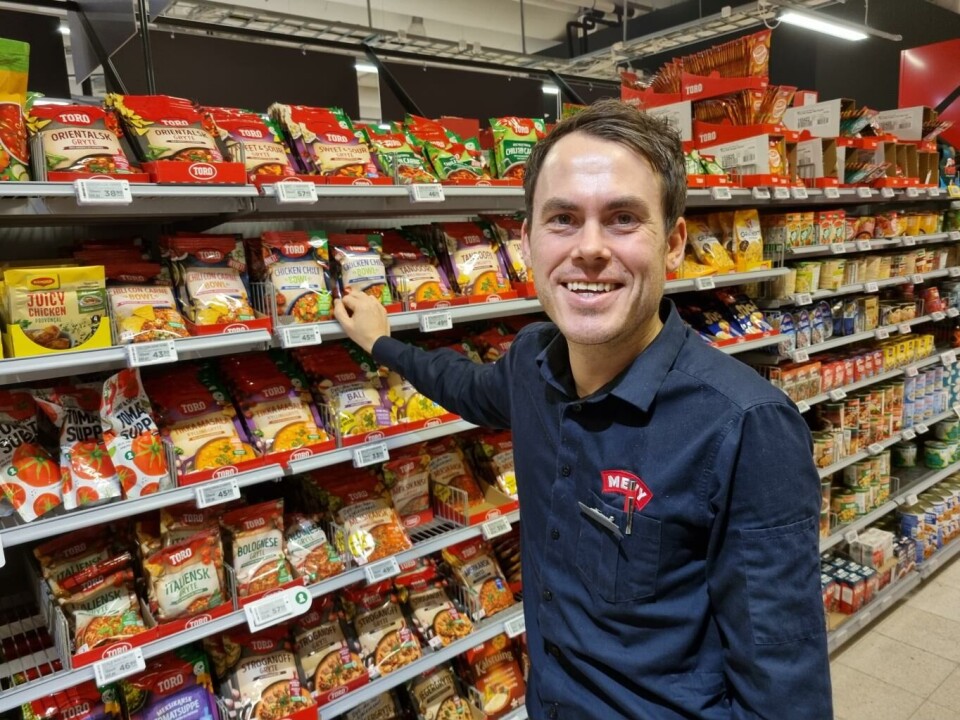 Lanseringsklar: Butikksjef Christian Fredrik Ekeren er klar for det store innrykket av nye produkter. Snart skal hyller og reoler bygges om etter de nye planogrammene.