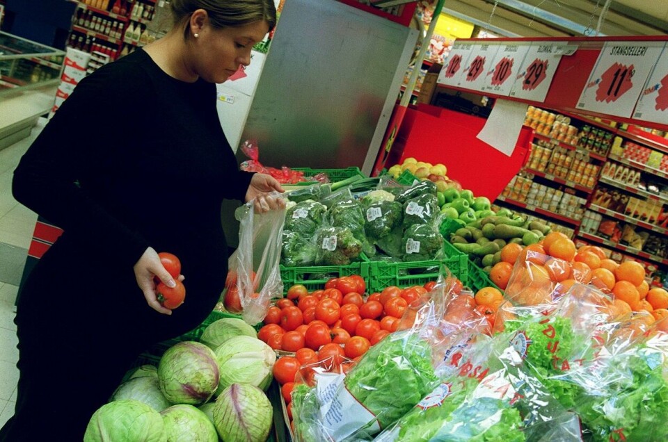 Vi både spiste og kjøpte mindre grønt og frukt i fjor enn året før. Årsaken er strammere økonomi. Illustrasjonsfoto: Berit Roald | NTB