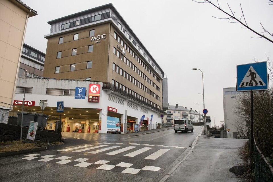 Det var på denne bensinstasjonen i Bergen at drapet fant sted fredag kveld. Foto: Marit Hommedal / NTB scanpix