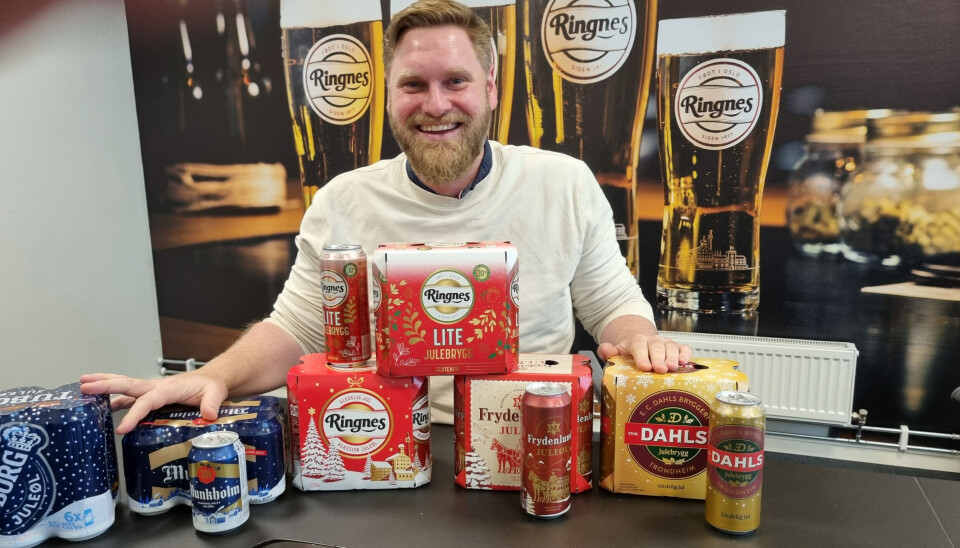 Merkevaresjef Pål Strutz i Ringnes med noen av årets juleølvarianter. Merkevaresjef Pål Strutz i Ringnes med noen av årets juleølvarianter.