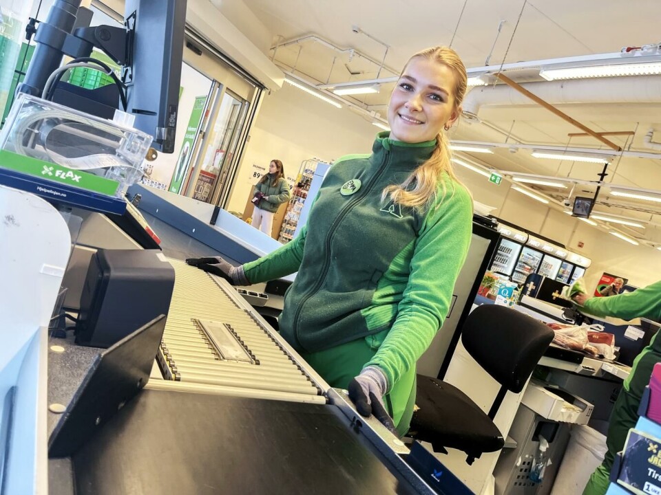 Emma Nordseth Næss (21) jobber på Kiwi Holt Vestvollen på Skedsmokorset. Hun trives svært godt i Kiwi.