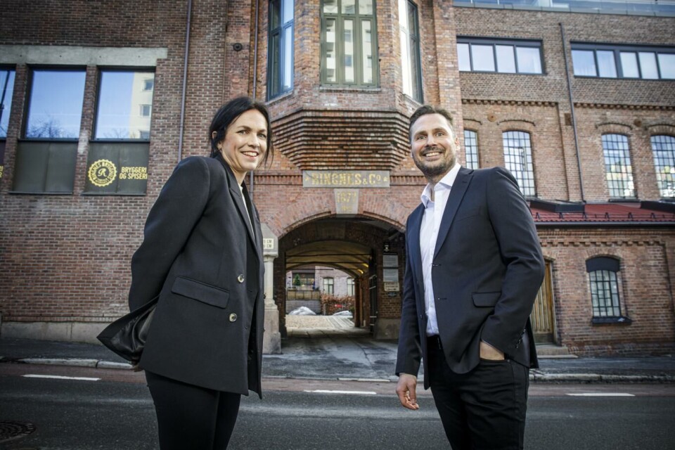 Kommunikasjonsdirektør i Ringnes Johanna Ellefsen Rostad og Jeppe Grøttland.