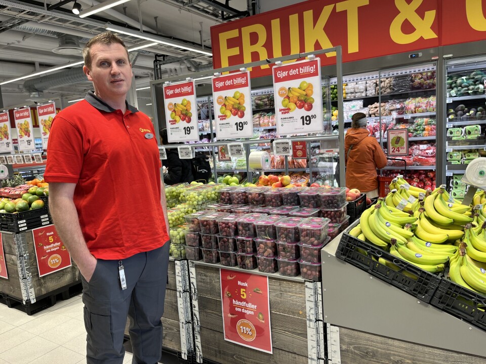 Butikksjef Amen Kevic ved Extra Refstadveien. Butikksjef Amen Kevic ved Extra Refstadveien.