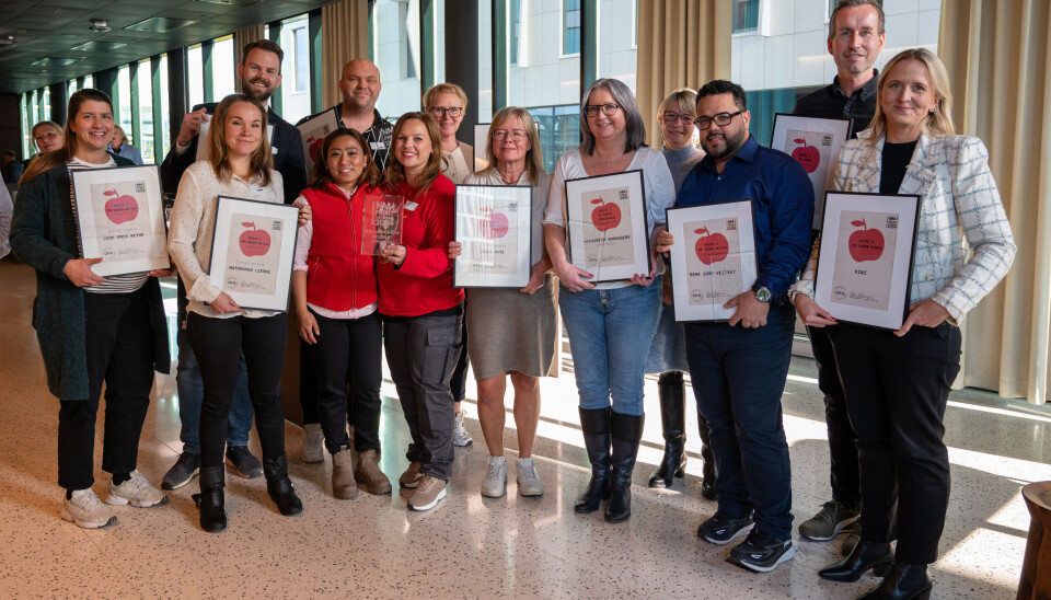 Alle de engasjerte vinnerne i NM i frukt og grønt samlet på et brett. Alle de engasjerte vinnerne i NM i frukt og grønt samlet på et brett.