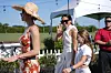 Her er hertuginne Meghan sammen med modellen Delfina Blaquier (t.v.) – som var en av influenserne som fikk syltetøy fra hertuginnens nye livsstilsmerke.