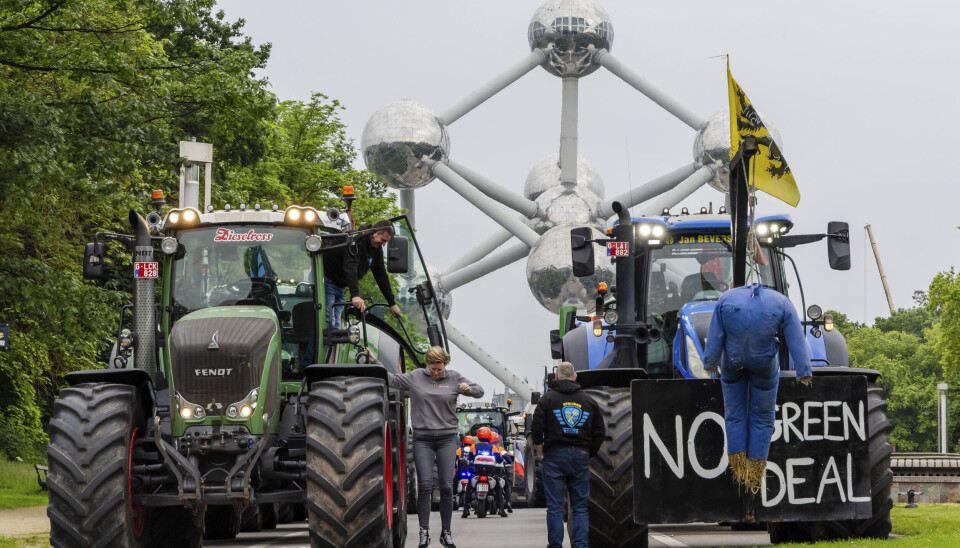 Demonstrerende bønder i Brussel levner ingen tvil om at de har lite til overs for EUs grønne giv.