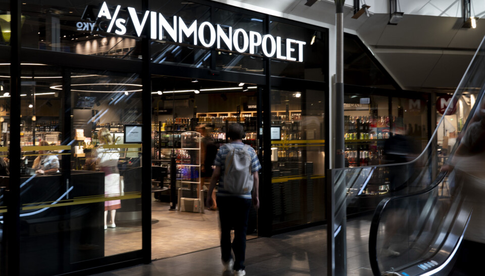 Akademikerne saksøker Vinmonopolet for at de satte butikkledere ned i lønn etter at de fikk et lønnshopp under pandemien. Akademikerne saksøker Vinmonopolet for at de satte butikkledere ned i lønn etter at de fikk et lønnshopp under pandemien.
