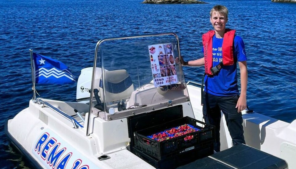 I sommer har Simen Gustavsen (17) kjørt rundt og solgt varer for Rema 1000 Risør. I sommer har Simen Gustavsen (17) kjørt rundt og solgt varer for Rema 1000 Risør.