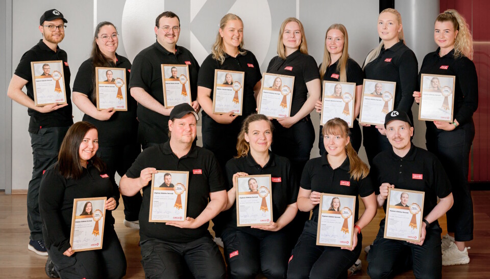 Årets avgangselever i Circle Ks talentprogram. Anastasia Foglietti-Nordland (foran i midten) er kåret til Årets talent i Circle K Norge. Bak fra venstre: Christian Bergseteren, Jeanette Olsen, Kristian Arnesen, Victoria Granås, Ida Brokhaug, Anette Jørgensen, Lise Tunheim og Camilla Kili. Foran fra venstre: Sandra Marianne Ellila Gaup, André Strand Sæther, Anastasia Foglietti-Nordland, Annikken Thommesen og Simon Myhre Rikardsen. Foto: Terje Borud