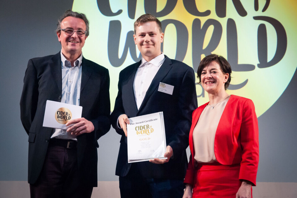 (F.v) Michael Stökl adm.dir i Apfelwein International UG , Peder Egge fra Egge gård og Christine Isensee-Kiesau organisastor i CiderWorld .