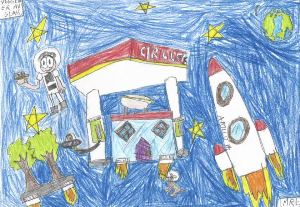 Imre fra Åsheim barneskole vant tegnekonkurransen «Fremtidens Bensinstasjon» i regi av Circle K Heimdal. Nå skal bidraget hans utstilles permanent på stasjonen.