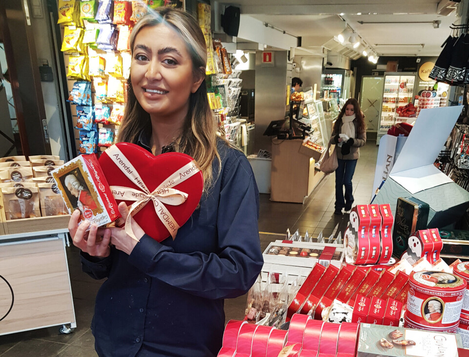 Kjøpes med øynene: – Konfekten skal fremstå som spesiell og eksklusiv, i esker som gir dette inntrykket, sier kjøpmann Anosha Afshar hos Narvesen Continental.