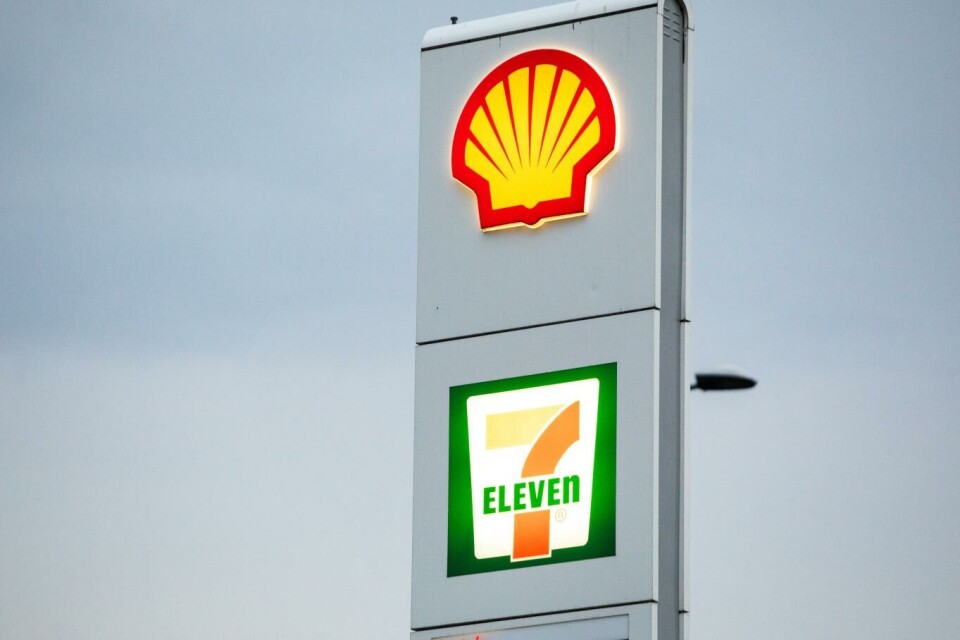 Shell-logoen på en norsk bensinstasjon.