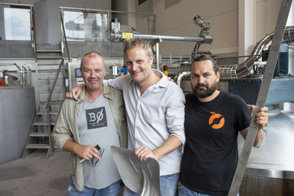 Bryggingen hos Nøgne Ø i Grimstad 6. august, med bryggeri/programsjef Rolv Bergesen i Bergen Ølfestival, bryggerimester Carl Erik Sæther i Hansa og kreativ leder Edvard Hortemo i Nøgne Ø.