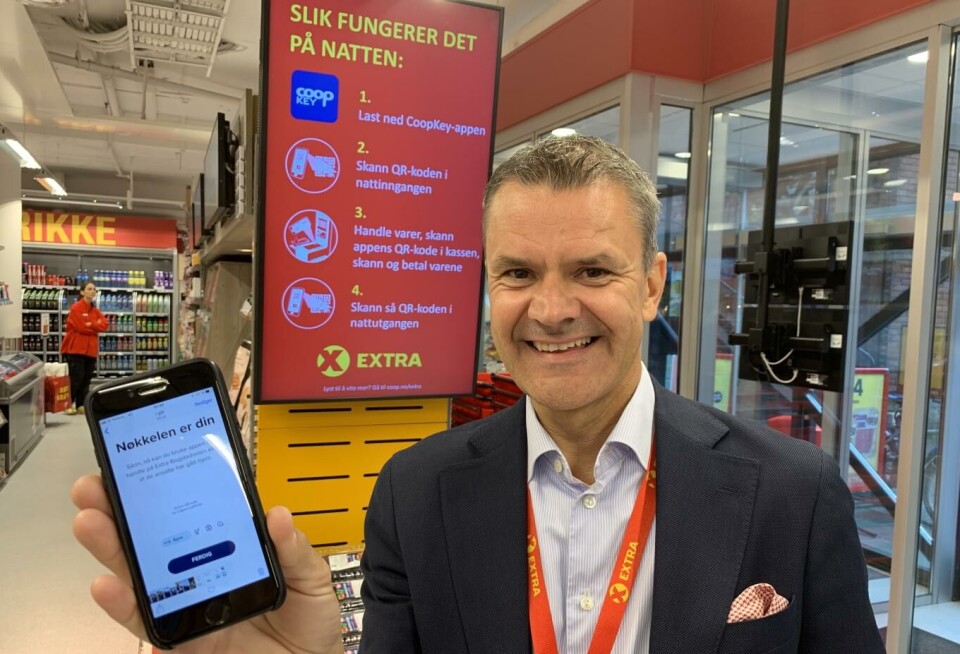 Nøkkel til suksess?: – Nå gir vi nøkkelen til kundene våre, sa Christian Hoel, kjededirektør i Extra, da Extra Bogstadveien åpnet i juni. Foto: Coop.