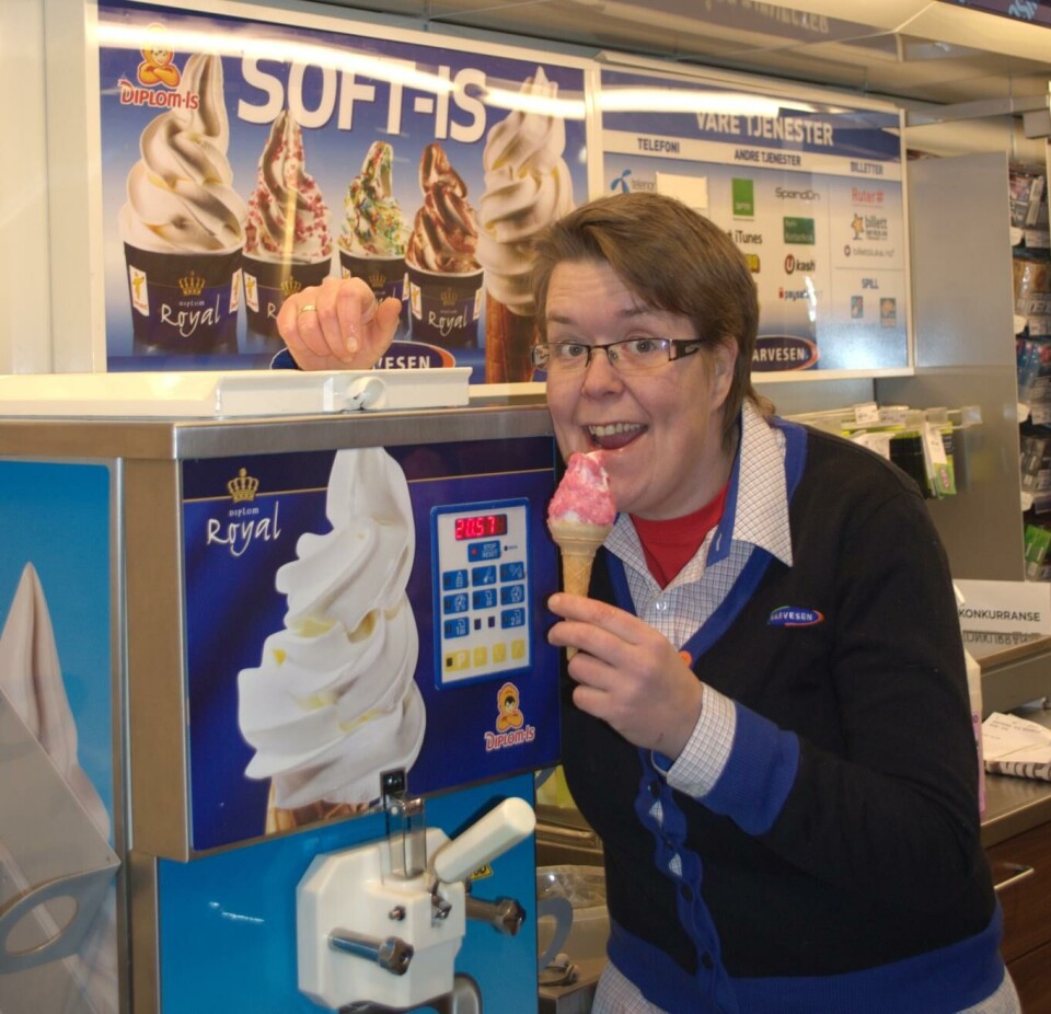 Ingen Narvesen-kiosker selger mer softis enn kjøpmann Irene Wik Thomassen i Alta.