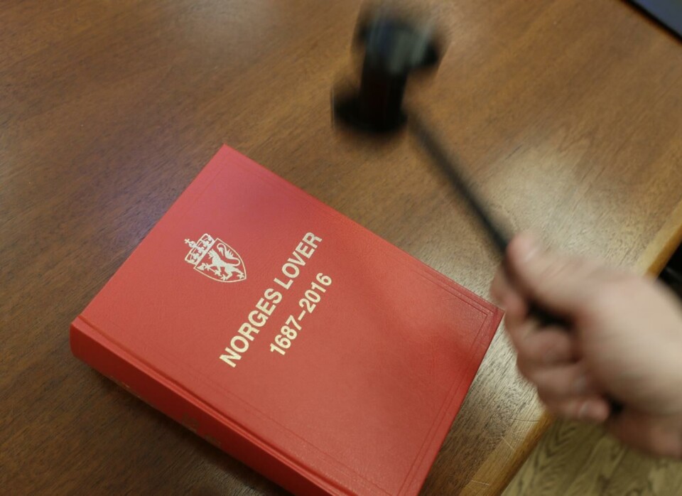 En koronasmittet mann har fått 20.000 kroner i bot for å ha brutt isolasjonsplikten. Foto: Berit Roald, NTB