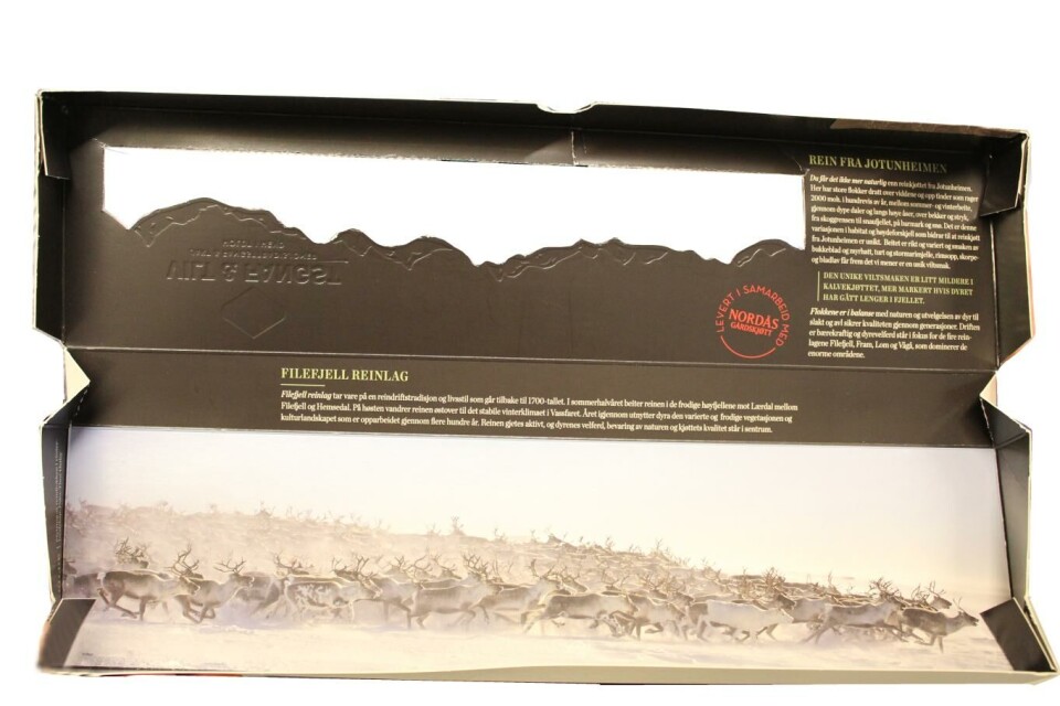 På etikettene på Kolonihagen Vilt & Fangst blir historien til reindriften, reineierne og gjeterne formidlet.