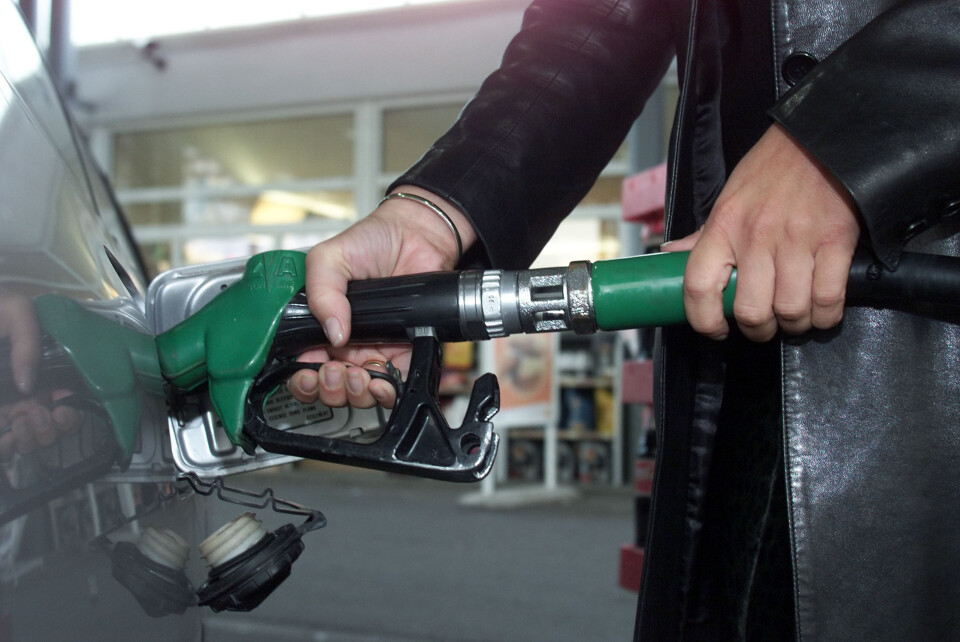 Pumpeprisen kan øke med over 4 kroner etter moms hvis CO2-avgiften økes til 2.000 kroner per tonn, viser beregninger som bilorganisasjoner har gjort. Foto: Lise Åserud, NTB