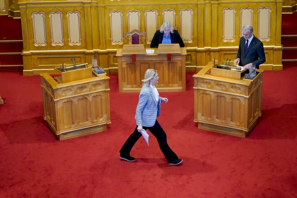 Frp-leder Sylvi Listhaug (t.v.) stilte statsminister Jonas Gahr Støre til veggs om høye strøm- og matvarepriser i spørretimen onsdag. Foto: Håkon Mosvold Larsen, NTB