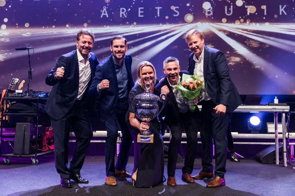 Meny Solsiden ble kåret til Årets butikk. Kjøpmann Monica Ervig Kjendalen, ferskvaresjef Ståle Sandvik (t.v), assisterende butikksjef Sigbjørn Øien (t.h), VM-sjef Vegard Kjuus (helt til høyre), driftssjef Geir Hov i Meny (helt til venstre). Foto: Thomas Eckhoff