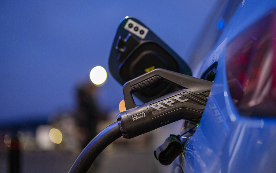 Nå vedtar EU enklere lading av elbil