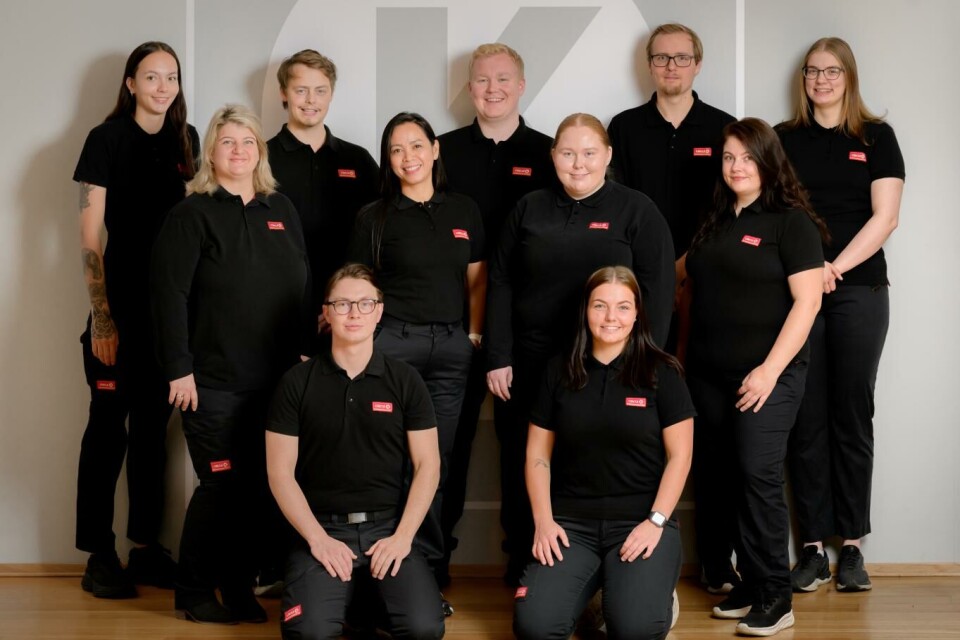 Her er det nye kullet med Circle K-talenter: Bak fra venstre: Karianne Nystuen - Circle K Innlandsporten, Henrik Trøen - Circle K Alvdal, Krister Stalsberg - Circle K Horten, Martin Sørensen - Circle K Nadderud og Ida Johansen - Circle K Sortland. Midten fra venstre: Barbora Orvisky - Circle K Vestby, Windelyn Nerby - Circle K Hønefoss, Anne Maibjørg Furuly - Circle K Karasjok og Nina Helene Wiethuchter Molberg - Circle K Rygge. Foran fra venstre: Lars Kristian Lafton - Circle K Vik og Tuva Mustorp - Circle K Sekkelsten. Foto: Terje Borud