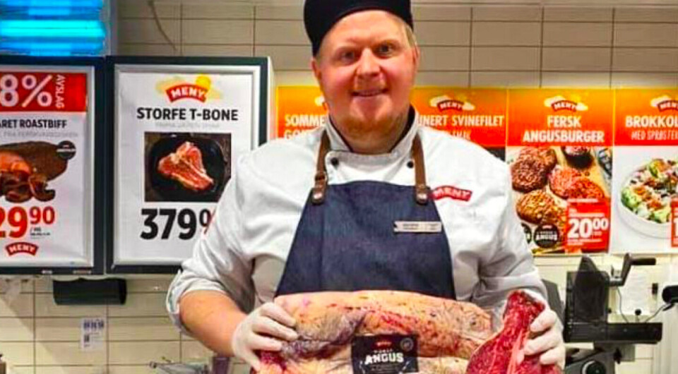 Glad i grill: Ferskvaresjef Kristoffer Aleksandersen på Meny Wilbergjordet fyrte opp grillen for tre uker siden.