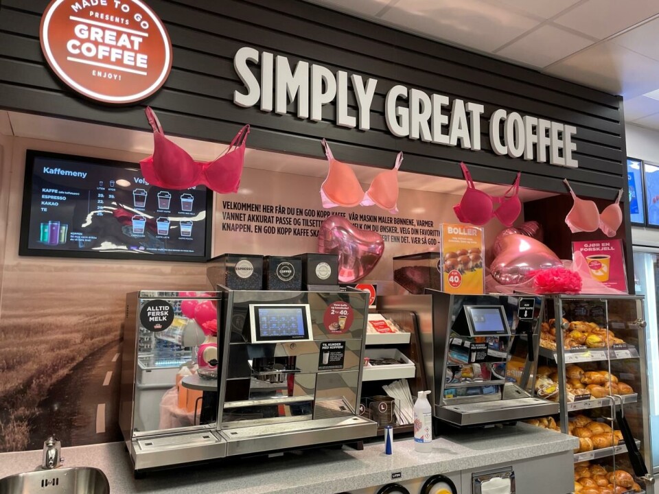 Flere stasjoner var kreative med den rosa pynten under årets Rosa sløyfe-aksjon. Foto: Circle K Leirvik