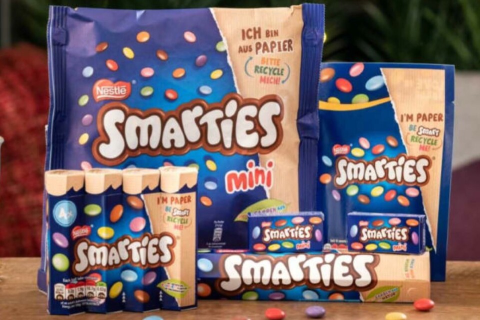 Smarties kommer nå i resirkulert papiremballasje.