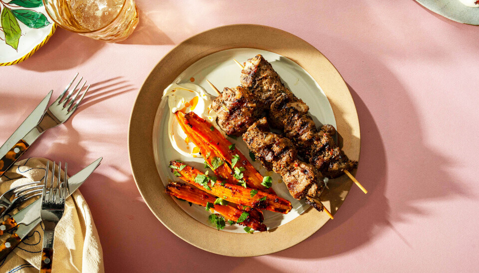 Lanserer spyd: Stange Gårdsprodukter lanserer nå fire grillspyd. – Mange synes det er tungvint å skjære opp kjøttet i passende biter og marinere det selv. Derfor gjør vi det for dem, sier daglig leder Peter Aronsen.