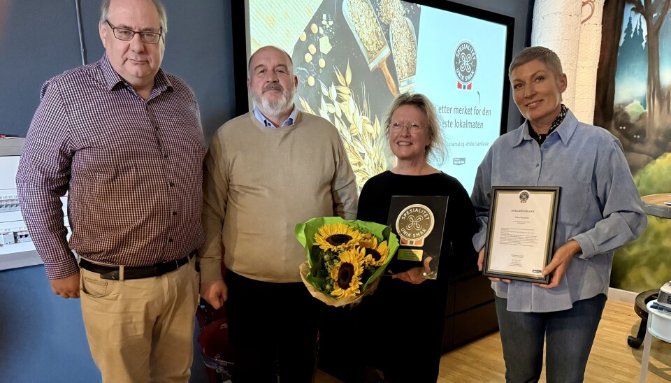 TIldeling av Spesialitet på Smaka på Finnskogen lørdag 30. august. F.v. Per Gunnar Sveen - leder hovedutvalg for næring for Innlandet fylkeskommune, Rune Grenberg - ordfører Grue kommune, Anne Aamodt - Ebbas Matgleder og Marit Strand, fagsjef Spesialitet i Stiftelsen Norsk Mat