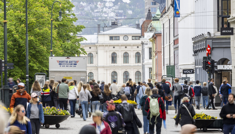 Karl Johans gate kan ikke defineres som et typisk turiststed, mener Statsforvalteren. Oslo kommune har dermed fått avslag på søknaden om unntak fra helligdagsfredloven, noe som ville gitt mulighet til å ha søndagsåpne butikker langs byens hovedgate.