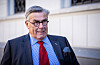 Stein Erik Hagen på vei inn til Norges Bank.