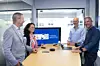 fire personer foran skjerm med tradesolution logo
